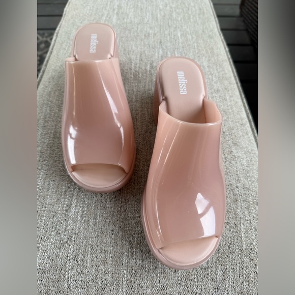 Melissa block heel, open toe, mule sandal! Size 8 (37) and these are adorable! - Picture 7 of 9